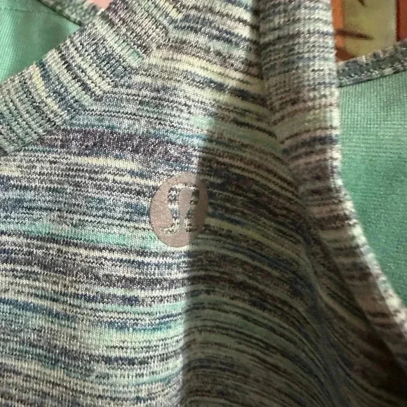 Lululemon athletica tank tops size 4 - Picture 6 of 7